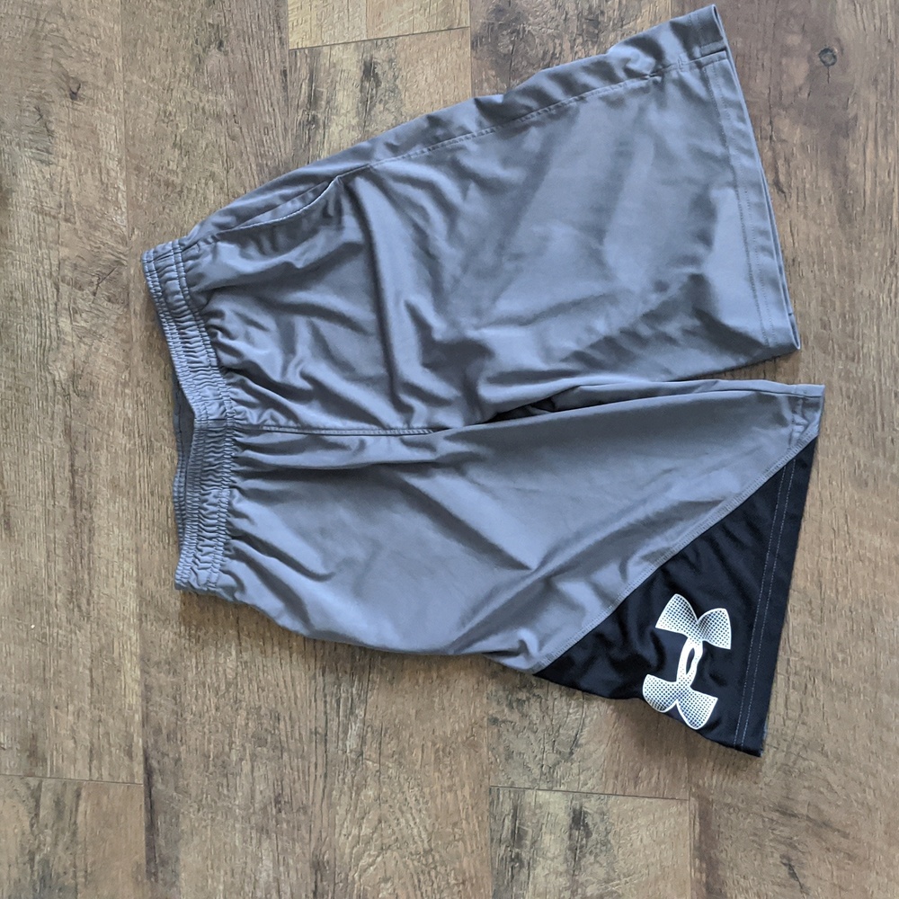 Under Armour Youth Large Shorts